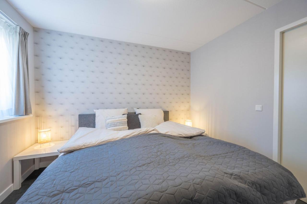 Meerzicht 24 - Luxury Family Accommodation With Beautiful Lake Side View Uitgeest エクステリア 写真